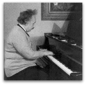 einstein_piano